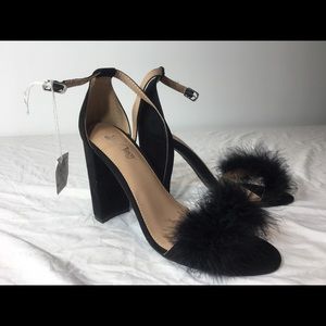 Black block heel shoe